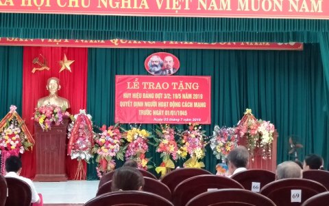Hà Lai tổ chức lễ trao tặng, truy tặng huy hiệu Đảng, quyết định người hoạt động CM trước ngày 01/01/1945 và sơ kết công tác đảng 6 tháng đầu năm, triển khai nhiệm vụ 6 tháng cuối năm 2019